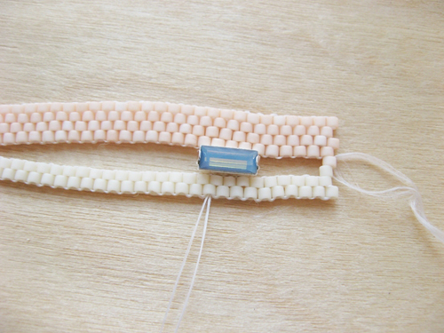 яркие браслеты из бисера и камней