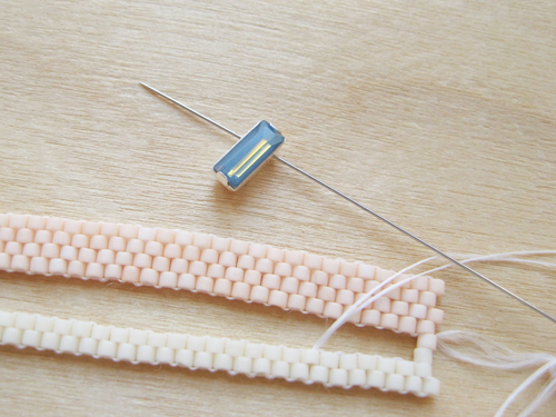 браслеты из бисера и камней