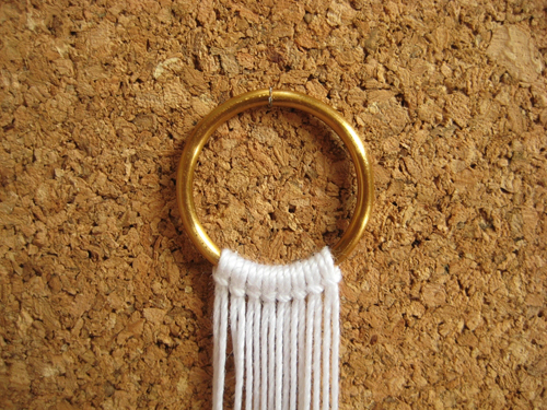плетем браслет из ниток